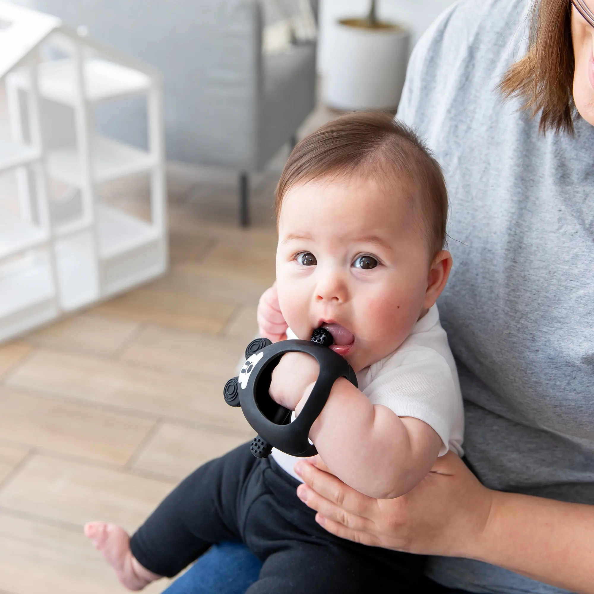 Silicone Un-Droppable Mitt Teether: Mickey Mouse